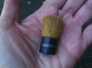 A mini kabuki brush