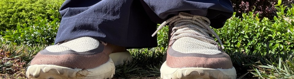 Photo with one pants leg in regular mode and one in jogger mode